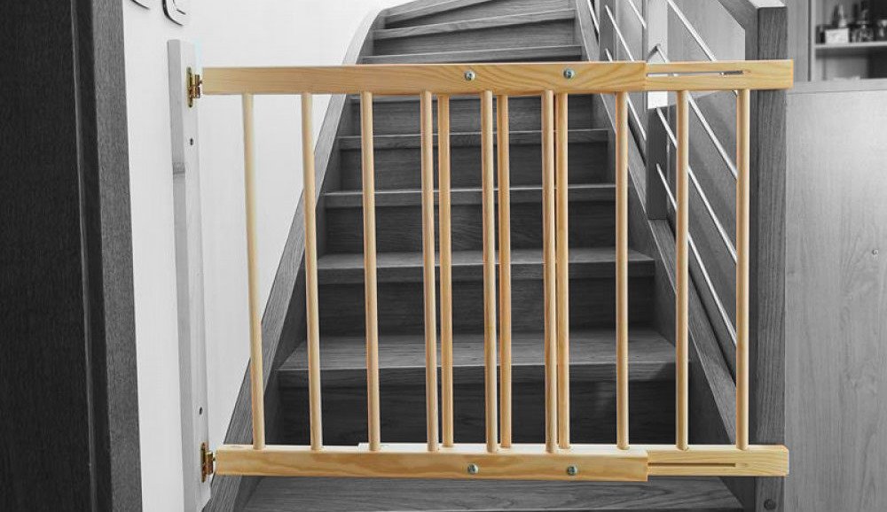 Dřevěná bezpečnostní zábrana, příčková branka k vymezení prostoru v domácnosti, rozpětí délky 72-122 cm, výška 68 cm