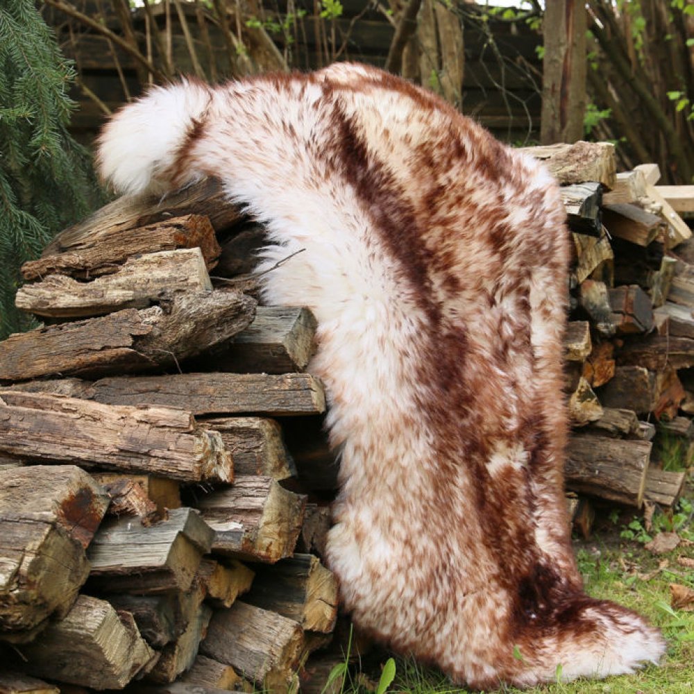 Ovčí kožešina muflon hnědá, 100% přírodní, délka 111-125 cm