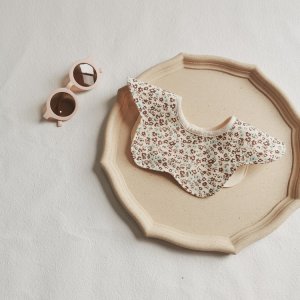 Bryndák, hnědé květy