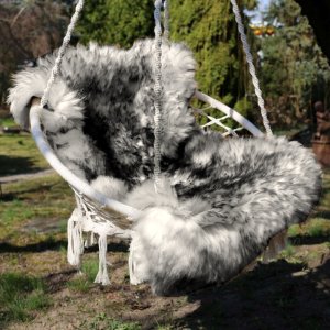 Ovčí kožešina žíhaná bíločerná, 100% přírodní, délka 126-140 cm Ovčí kožešina žíhaná bíločerná, 100% přírodní, délka 126-140 cm