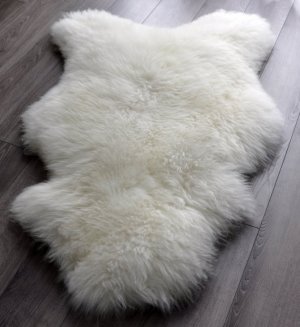 Ovčí kožešina bílá, 100% přírodní, délka 126-140 cm Ovčí kožešina bílá, 100% přírodní, délka 126-140 cm