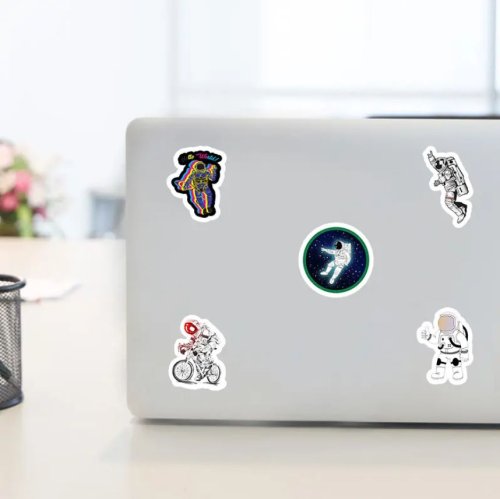 50 ks barevných samolepek na skateboard, snowboard, notebook, kytaru, ap., materiál vinyl, laminovaný povrch, odolné vůči vyblednutí, voděodolné. SPACEMAN STICKERS