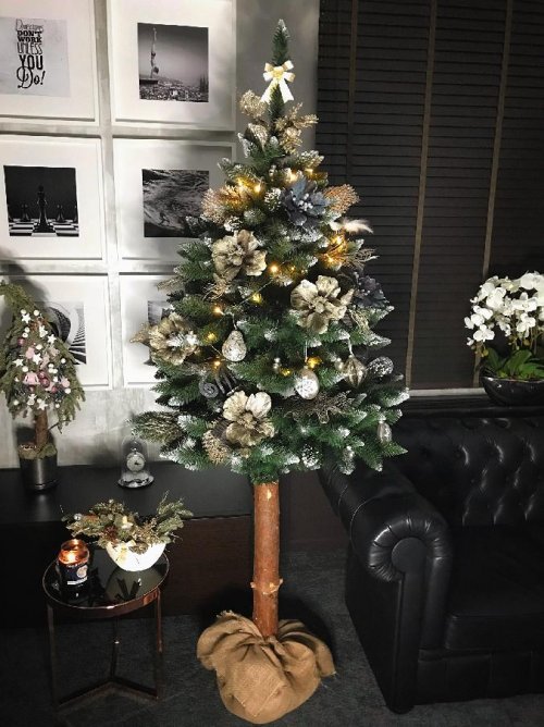Vánoční stromeček umělý s přírodním kmenem