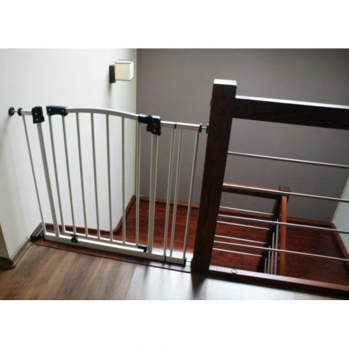 Kovová zábrana do dveří nebo na schodiště, rozpětí 150-159 cm, výška 75 cm, stabilní, bezpečná, lakovaná
