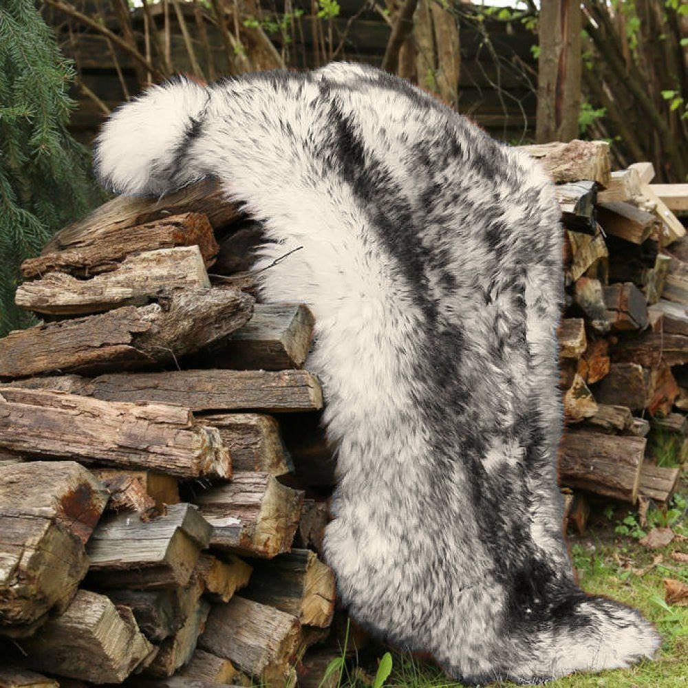 Ovčí kožešina muflon černá, 100% přírodní, délka 90-110 cm Ovčí kožešina muflon černá, 100% přírodní, délka 90-110 cm