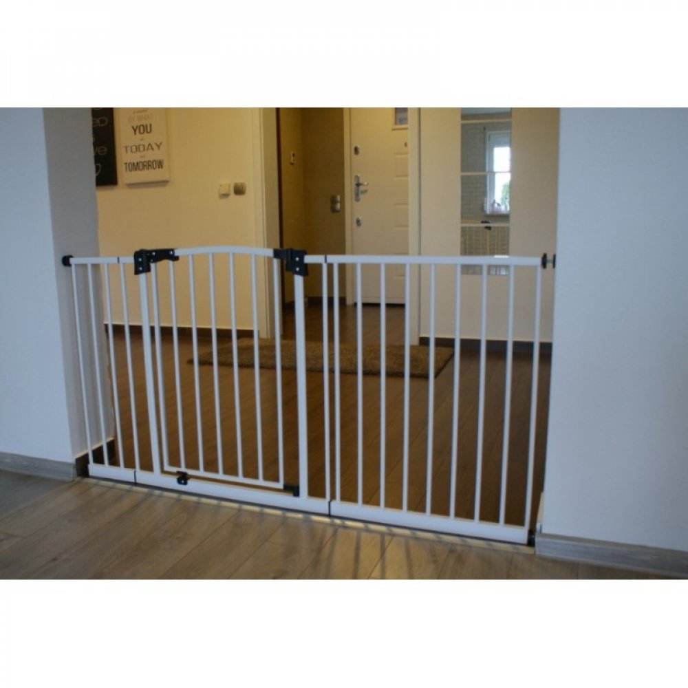 Kovová zábrana do dveří nebo na schodiště, rozpětí 150-159 cm, výška 75 cm, stabilní, bezpečná, lakovaná